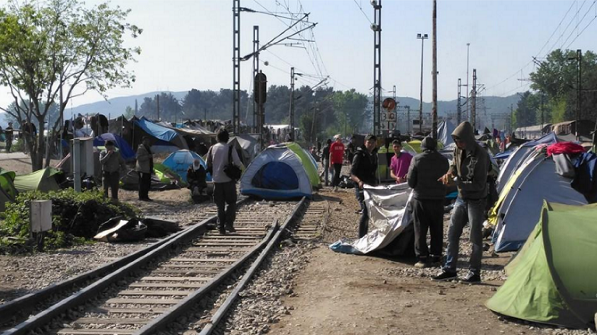 Φιάσκο στην Ειδομένη: Οι μετανάστες έκλεισαν ξανά τη σιδηροδρομική γραμμή μέσα σε μια ώρα!